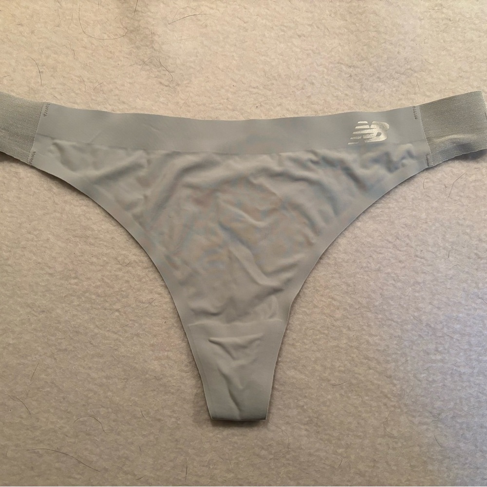 New Balance sport thong, size Small